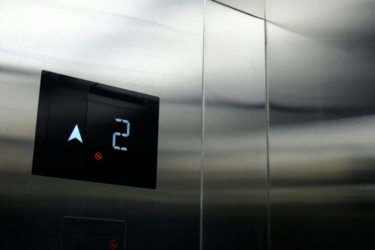 St. Pete High-Rise Tenants Stranded As Portland Elevator Shuts Down