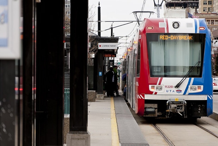 Stalled TRAX Train Snarls Downtown, Riders Shunted To Bus Bridge