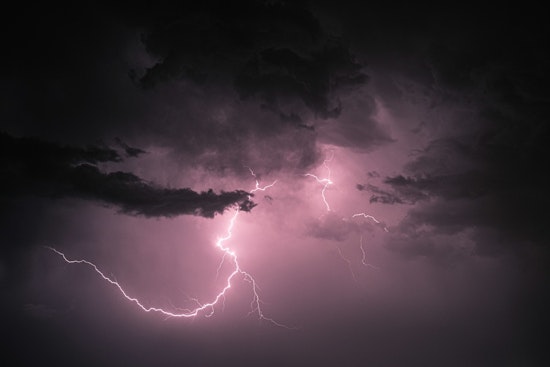 Strong Thunderstorms and 50 mph Gusts Expected on Hawaiʻi Island