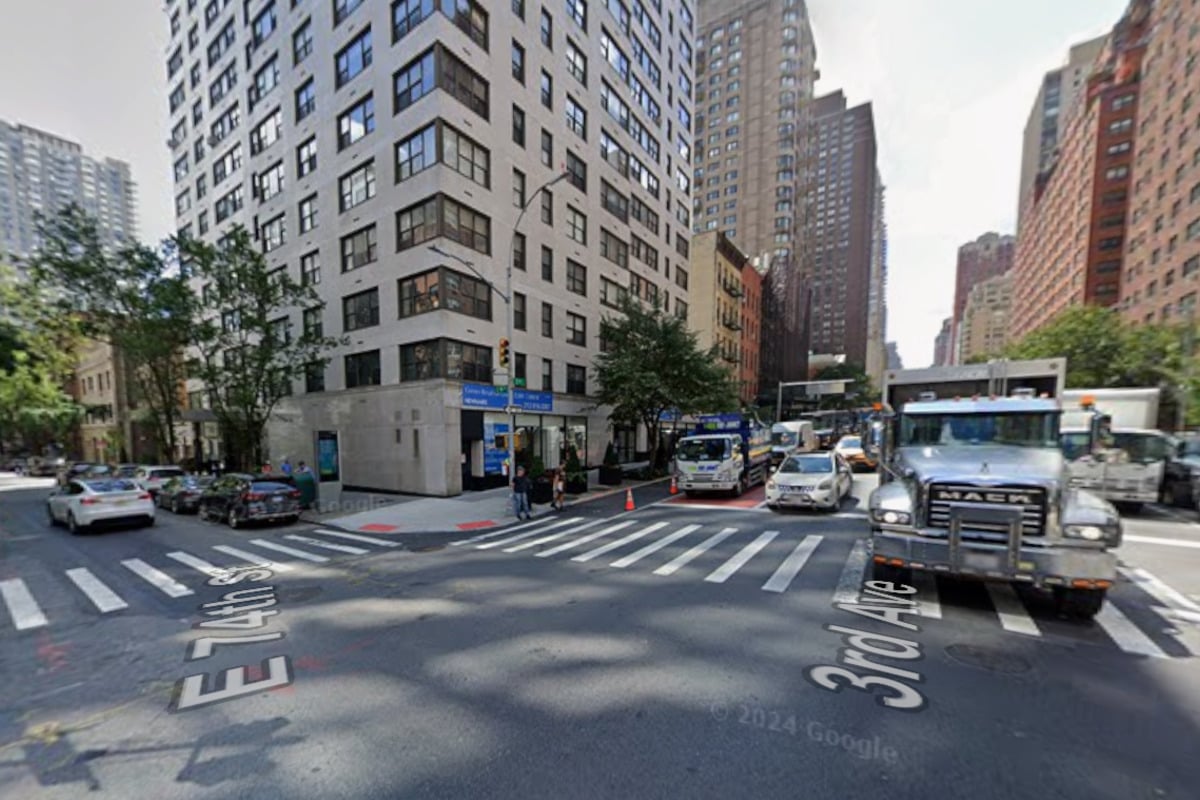Stubborn UES Tenement Gets Squeezed By Two Luxury Towers