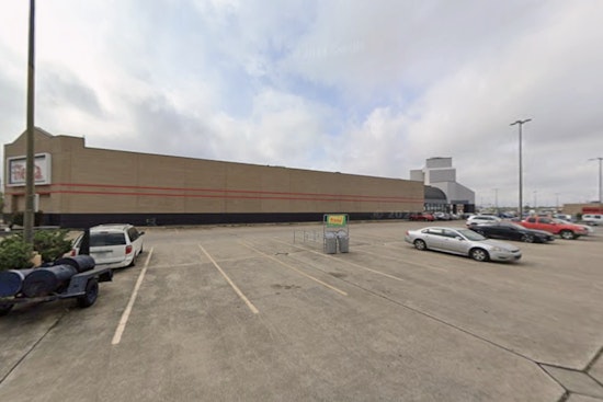 Teen Hit As Bellaire Boulevard Parking-Lot Argument Erupts In Gunfire