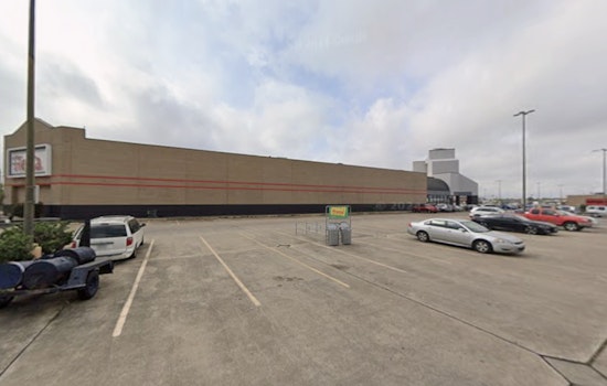 Teen Hit As Bellaire Boulevard Parking-Lot Argument Erupts In Gunfire