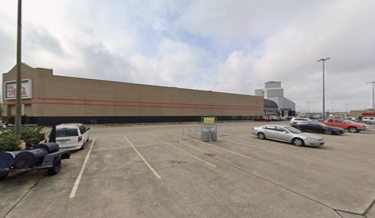 Teen Hit As Bellaire Boulevard Parking-Lot Argument Erupts In Gunfire