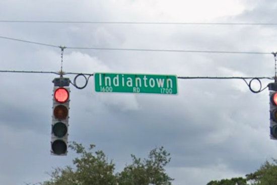 Teen Pilot Nails Jaw-Dropping Road Landing on Jupiter's Indiantown Strip