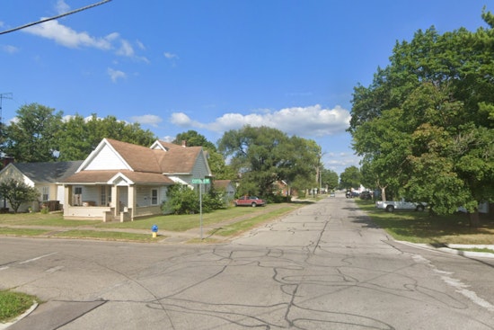 Teen Shot on Cottage Avenue in Columbus as Cops Detain Man at Scene