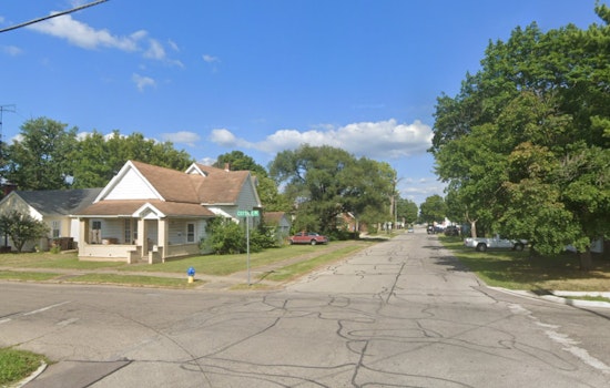 Teen Shot on Cottage Avenue in Columbus as Cops Detain Man at Scene