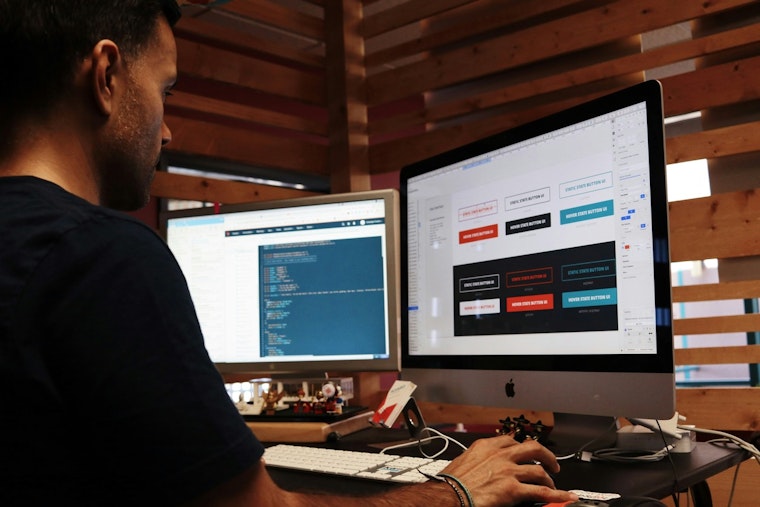 Texas Web Designers Grin While New York, California Chase Bigger Paychecks