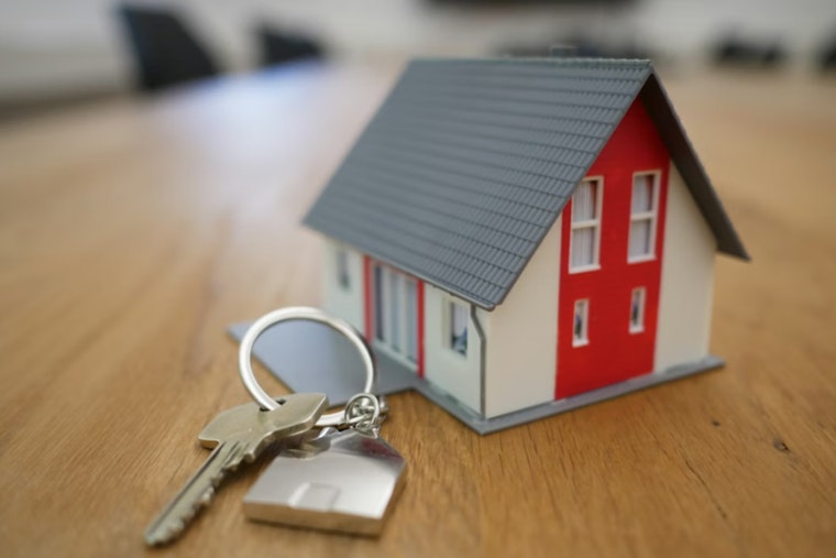 Tiny Home Blitz In Iwilei Races Ahead As Neighbors Bristle