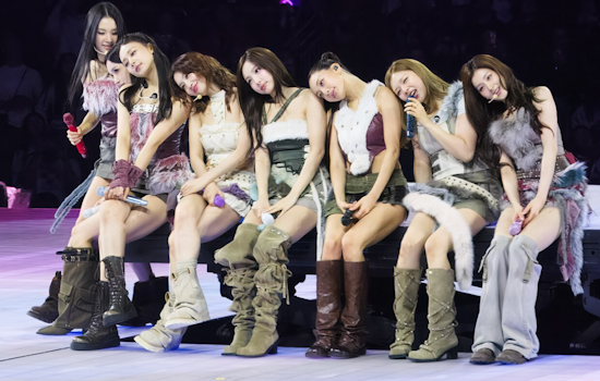 Twice Mania Spins Into Orlando With 360-Degree Pop Blowout
