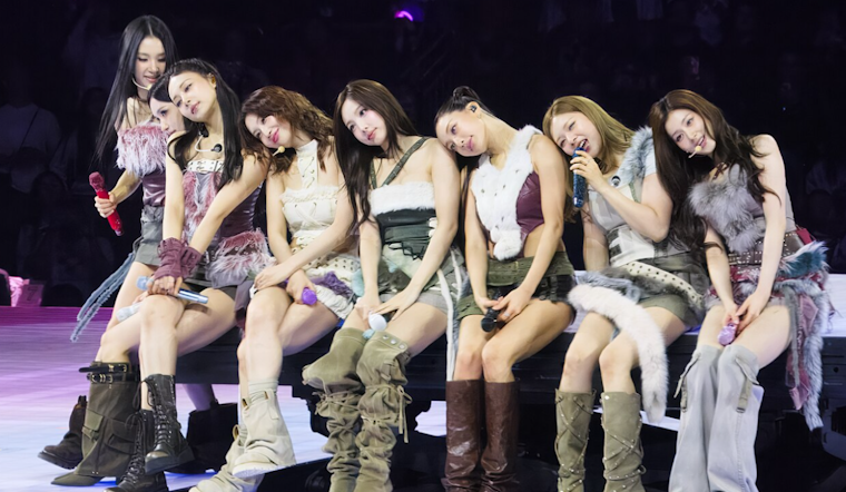 Twice Mania Spins Into Orlando With 360-Degree Pop Blowout