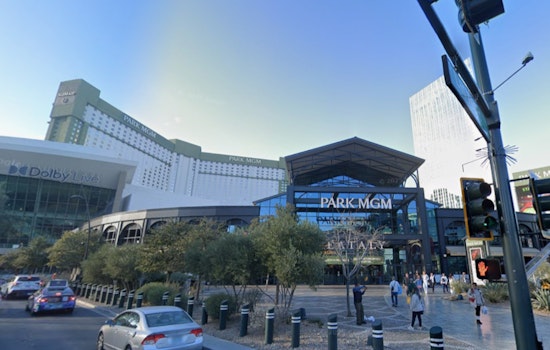 Vegas Crowds Hold Firm As Mideast War Looms Over Strip