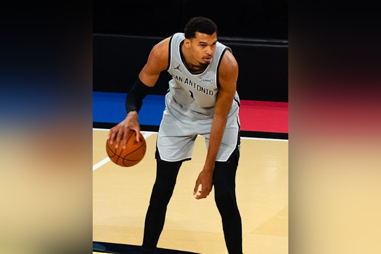 Wembanyama’s Last-Second Jumper Shoves Spurs Back Into Playoffs