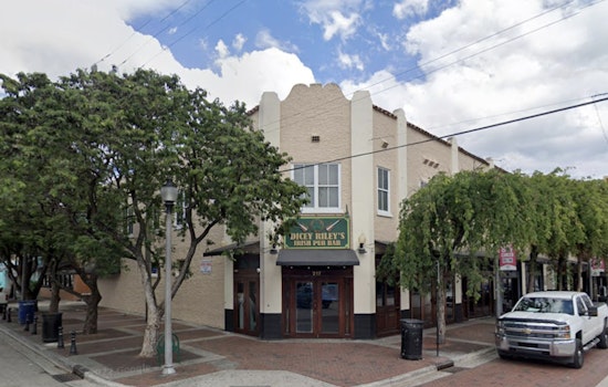 Wild Fort Lauderdale Spring Break Beatdown Outside Dicey Riley's Caught on Video