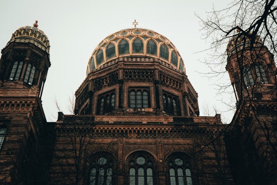 Albany’s 25-Foot Worship Buffer Plan Lights Up Fight Over Street Protests