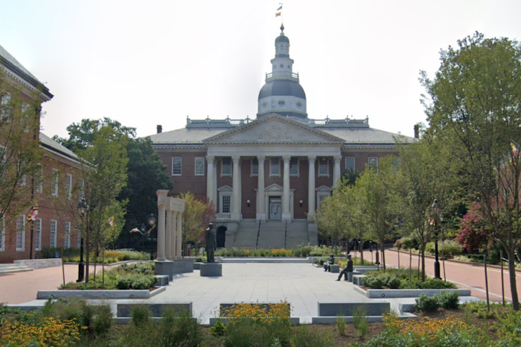 Annapolis Immigrant Advocates Flood Lawyers' Mall In Last-Minute Trust Act Push