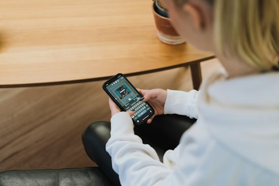 Arizona Teen Screen Crackdown: Lawmakers Push Parents To Hit ‘Accept’ Or Kids Get Logged Off