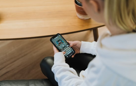 Arizona Teen Screen Crackdown: Lawmakers Push Parents To Hit ‘Accept’ Or Kids Get Logged Off