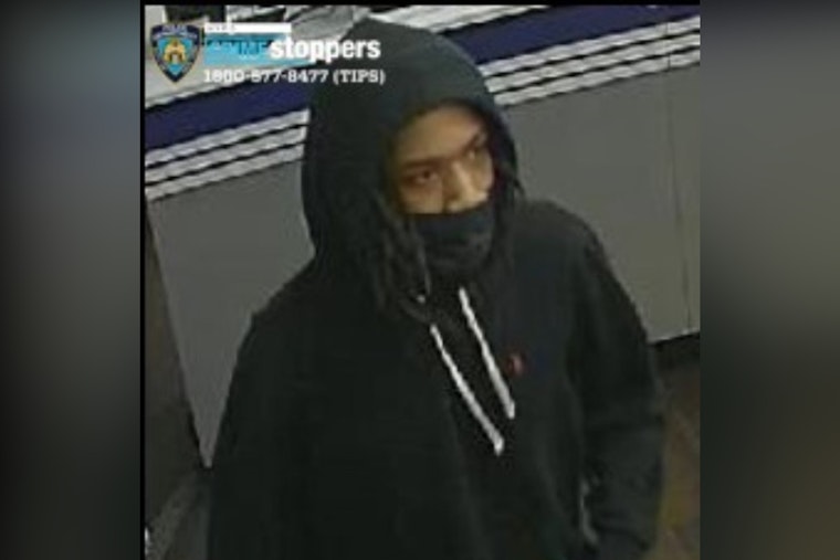 Armed Crook Snags 29 Phones In Brutal Rockaway Boulevard Heist, Queens Cops Say