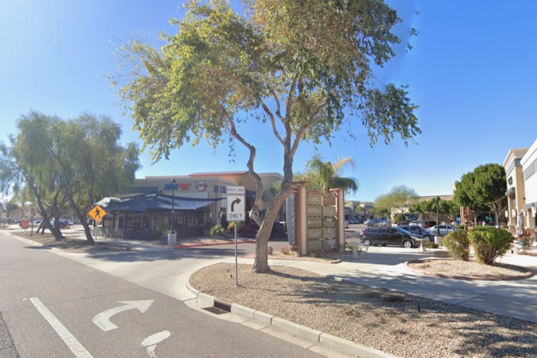 Arrowhead Ranch Plaza Packs In Pizza, Therapy and Beauty Fixes