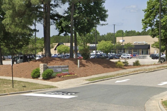 Asian Supermarket Heavyweight And Swing Bays Golf Bar Crash Triangle Retail Scene