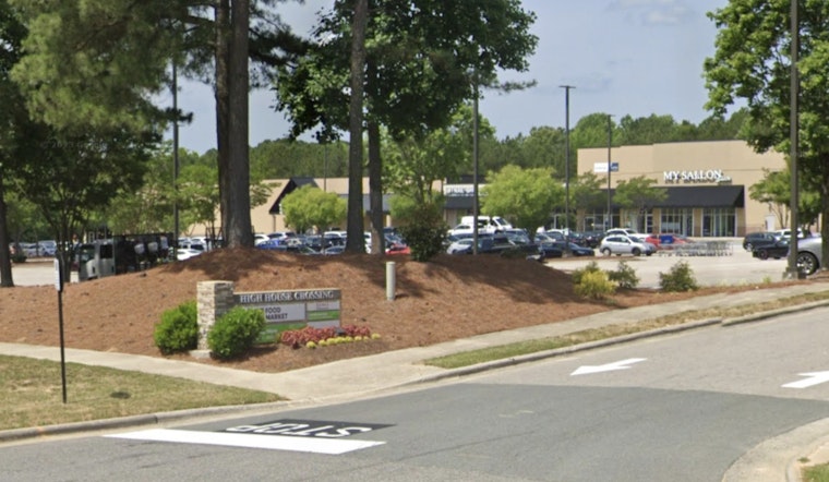 Asian Supermarket Heavyweight And Swing Bays Golf Bar Crash Triangle Retail Scene