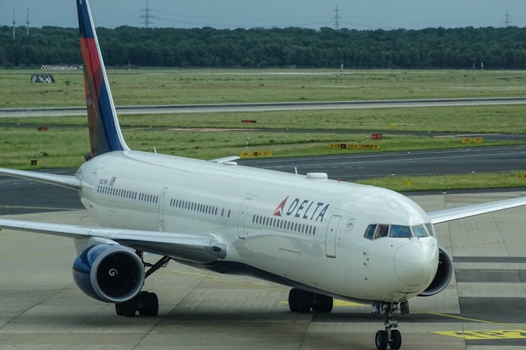 Atlanta Tarmac Meltdown as Delta Passenger Lunges for Exit During Marathon Delay