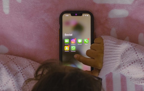 Beacon Hill Pushes Hard Crackdown On Kids’ Social Media And School Phones
