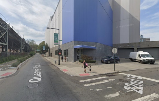 Bloody Queens Plaza Minivan Stuns Long Island City