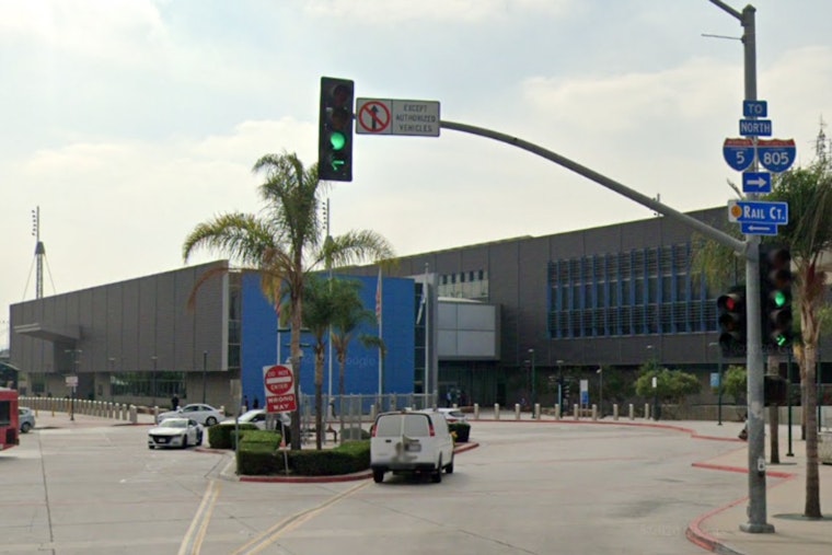 Border-Hopping College Kids Score VIP-Style Lanes At San Diego Crossings