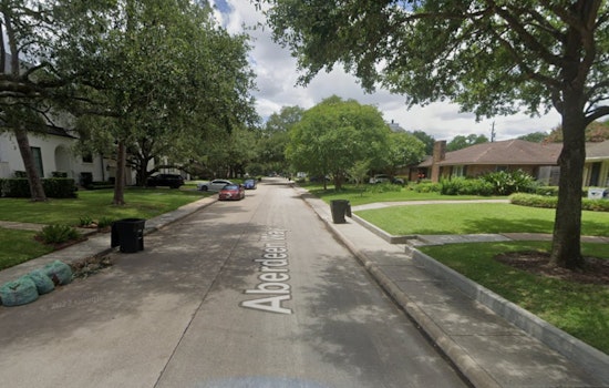 Braeswood Crooks Botch Ford Raptor Heist As Gunman Menaces Homes