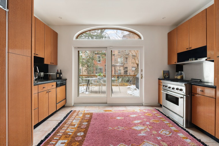 Brooklyn Brownstones Lead $71M Spring Luxury Contract Surge