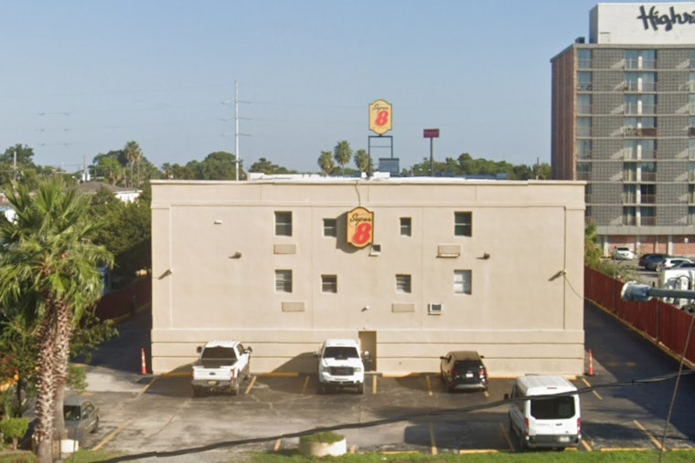 Chef Menteur Super 8 Fire Boots 30 Guests Into The Night