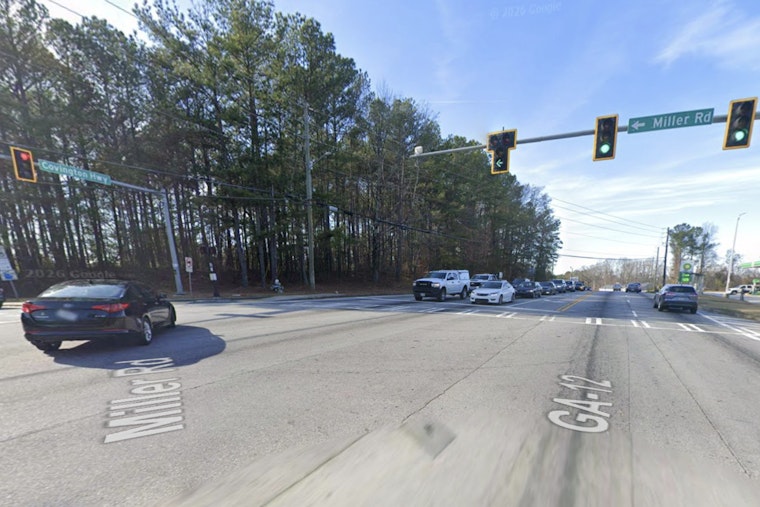 Covington Highway Chaos: Police Roadblock Freezes Traffic Near DeKalb Middle School