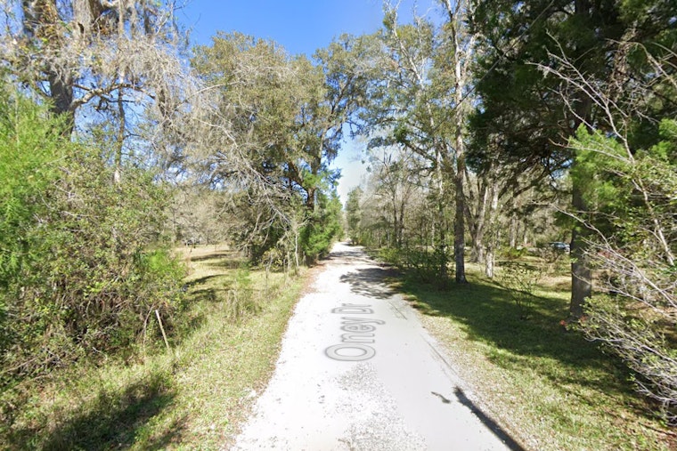 Crews Battle Oney Drive Blaze as Brooksville Block Urged to Stay Clear