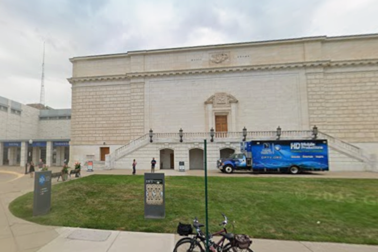 Crowds Pack Detroit’s DIA as Anishinaabe Blockbuster Shuts Its Doors