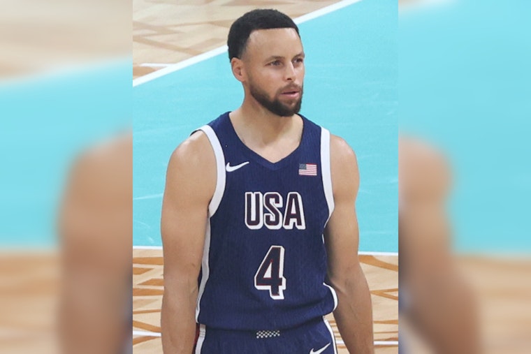 Curry Torches Clips Late as Warriors Steal Wild Play-In in Inglewood