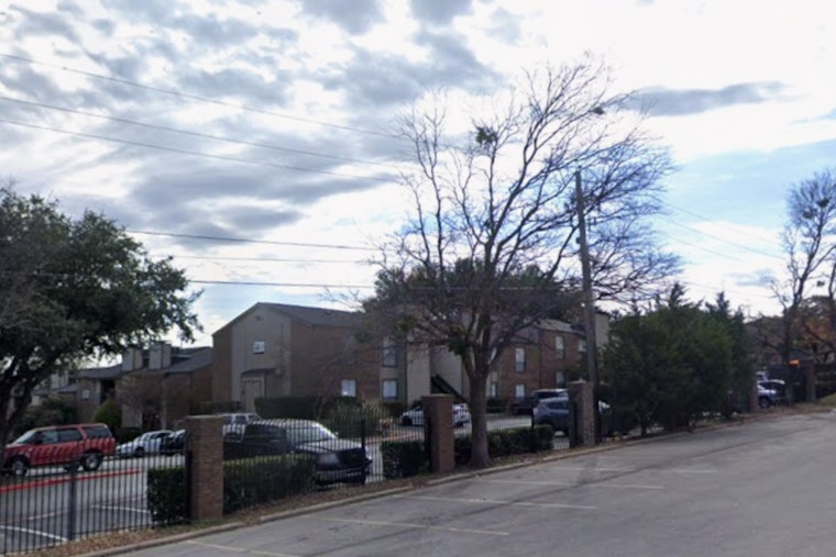 Dallas Apartment Blaze Packs In 50 Firefighters, Leaves Residents Scrambling