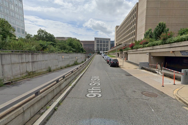 Downtown D.C. Choked With Smoke As Metrobus Bursts Into Flames In 9th Street Tunnel