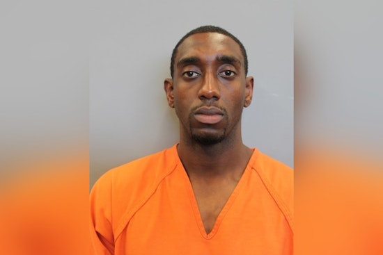 Downtown Houston Chain Snatch Turns Stabbing as Cops Nab 33-Year-Old