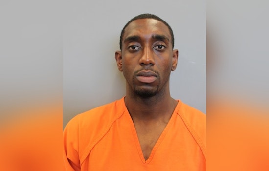 Downtown Houston Chain Snatch Turns Stabbing as Cops Nab 33-Year-Old
