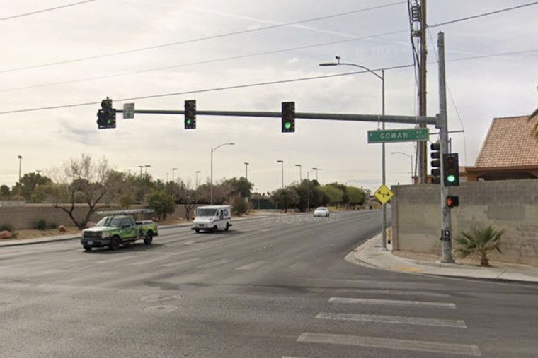 Duo Ditches Wrecked SUV As Vegas Cops Close In On Northwest Crash Scene
