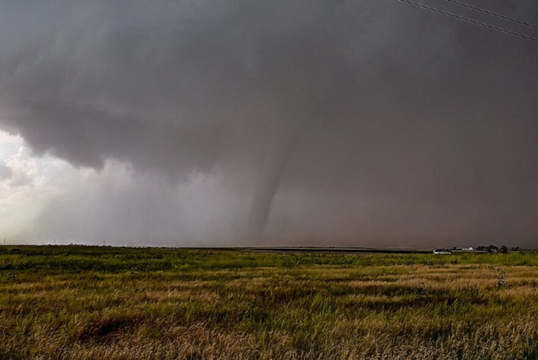 EF‑1 Tornado Near Mendota Overturns Semis, Damages Farms