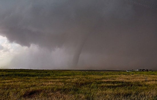 EF‑1 Tornado Near Mendota Overturns Semis, Damages Farms