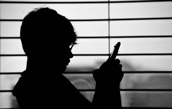 Fake FBI Text Blitz Targets Jacksonville Phones