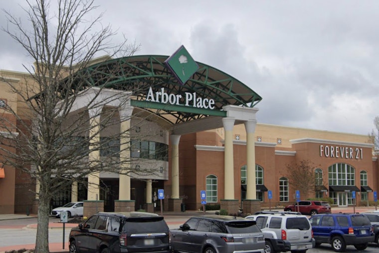 Fake-Out At Arbor Place As Undercover Cops Raid 16 Mall Shops