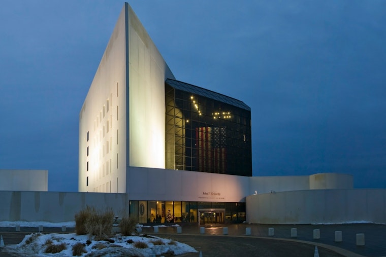 Fed Boss Under Fire, Twin Cities Heroes Get Star Turn at Boston JFK Gala