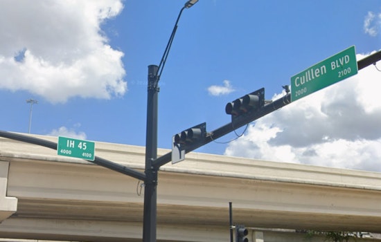 Five‑Vehicle Freeway Pileup Chokes Gulf Near Cullen And Scott