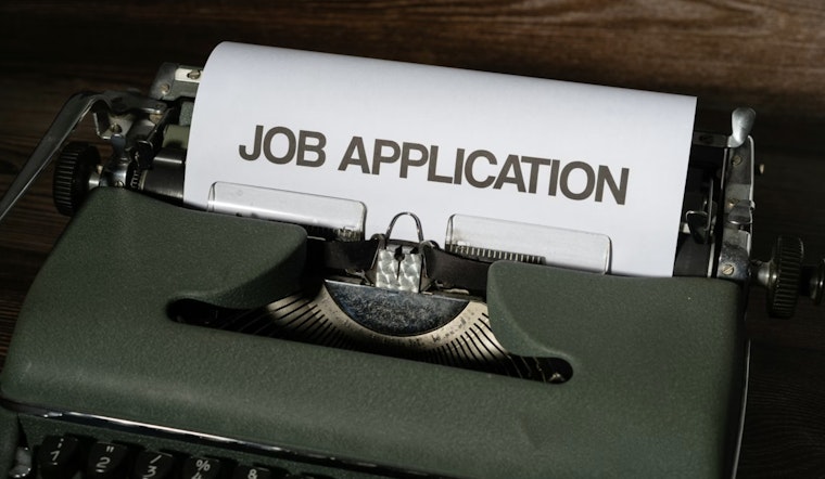 Florida Jobless Line Keeps Growing as Economy Sends Mixed Signals