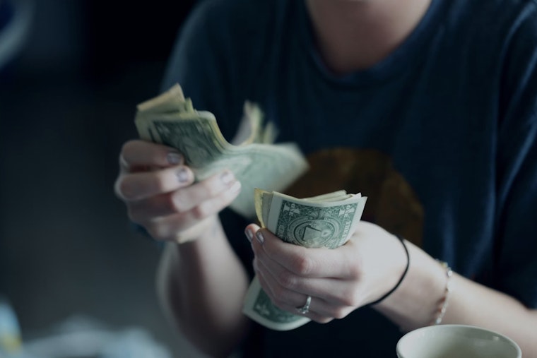 Florida Singles Chasing Six Figures Just To Live ‘Comfortably’