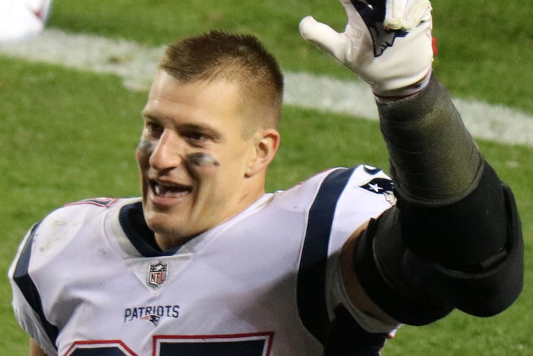 Gronk Spikes His Way Into Patriots Hall In Foxborough Fan Showdown